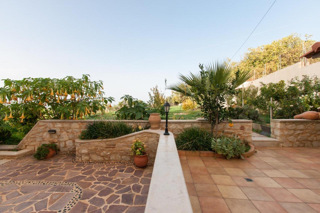 Krissa Villa Sfáka Buitenkant foto